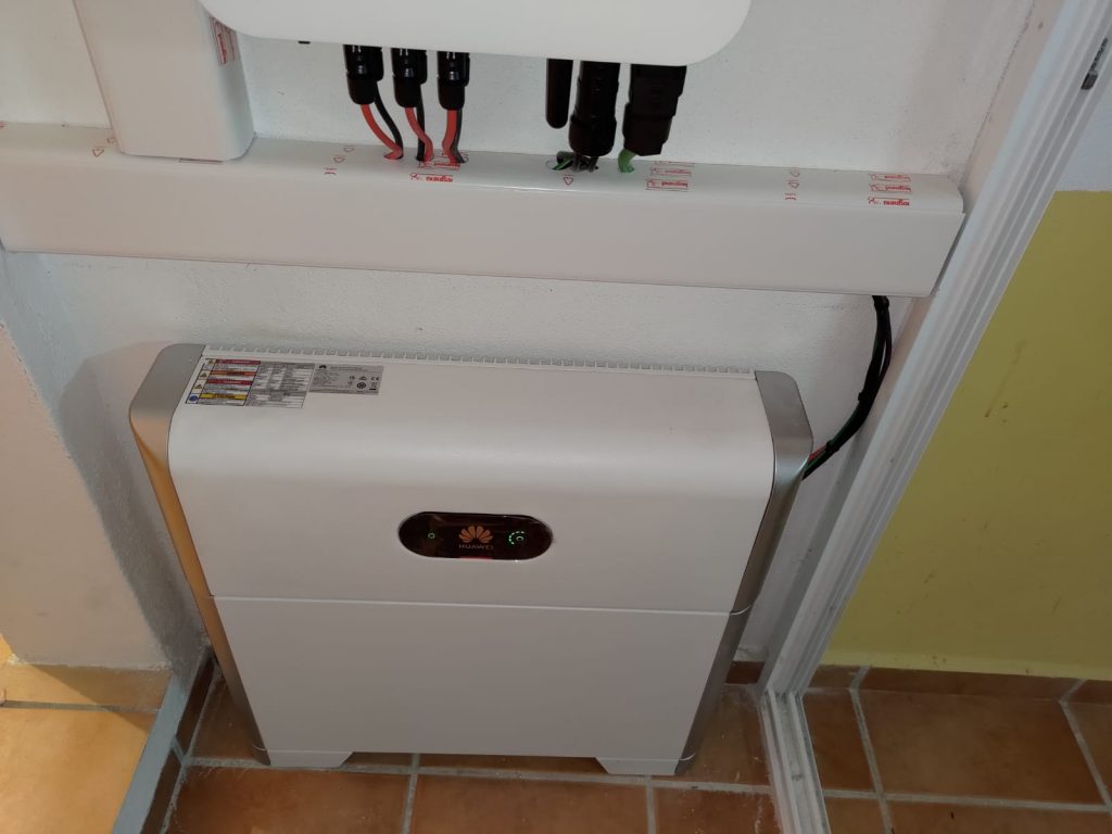 Batería Huawei instalación energía solar en Valencia